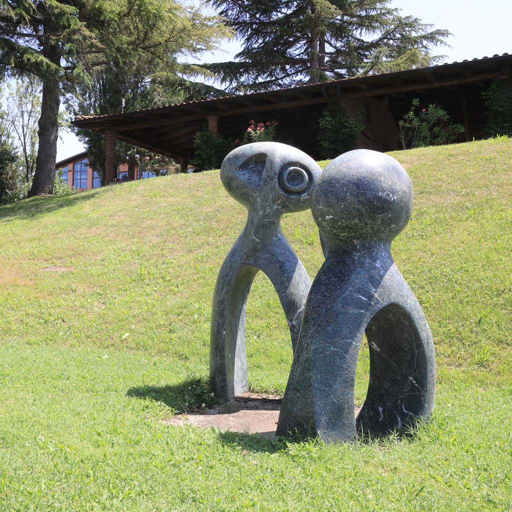 sculpture-abstraite-les-sentiments-au-cœur-de-l-art-de-rené-mayer